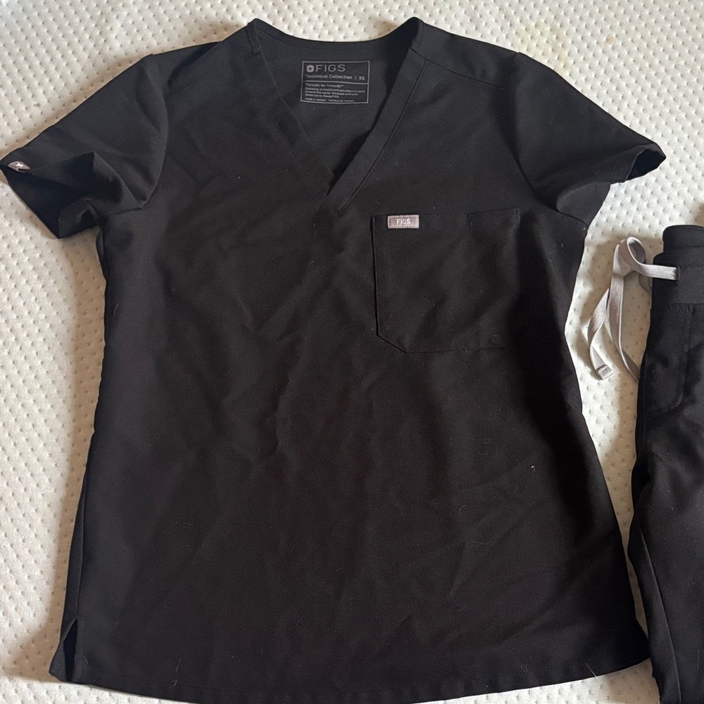 Figs Charcoal Scrub Set